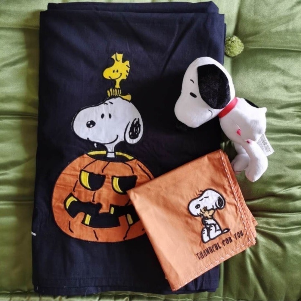 Bundle of Halloween Snoopy Peanuts Applique Tablecloth and 4 Thanksgiving Napkin